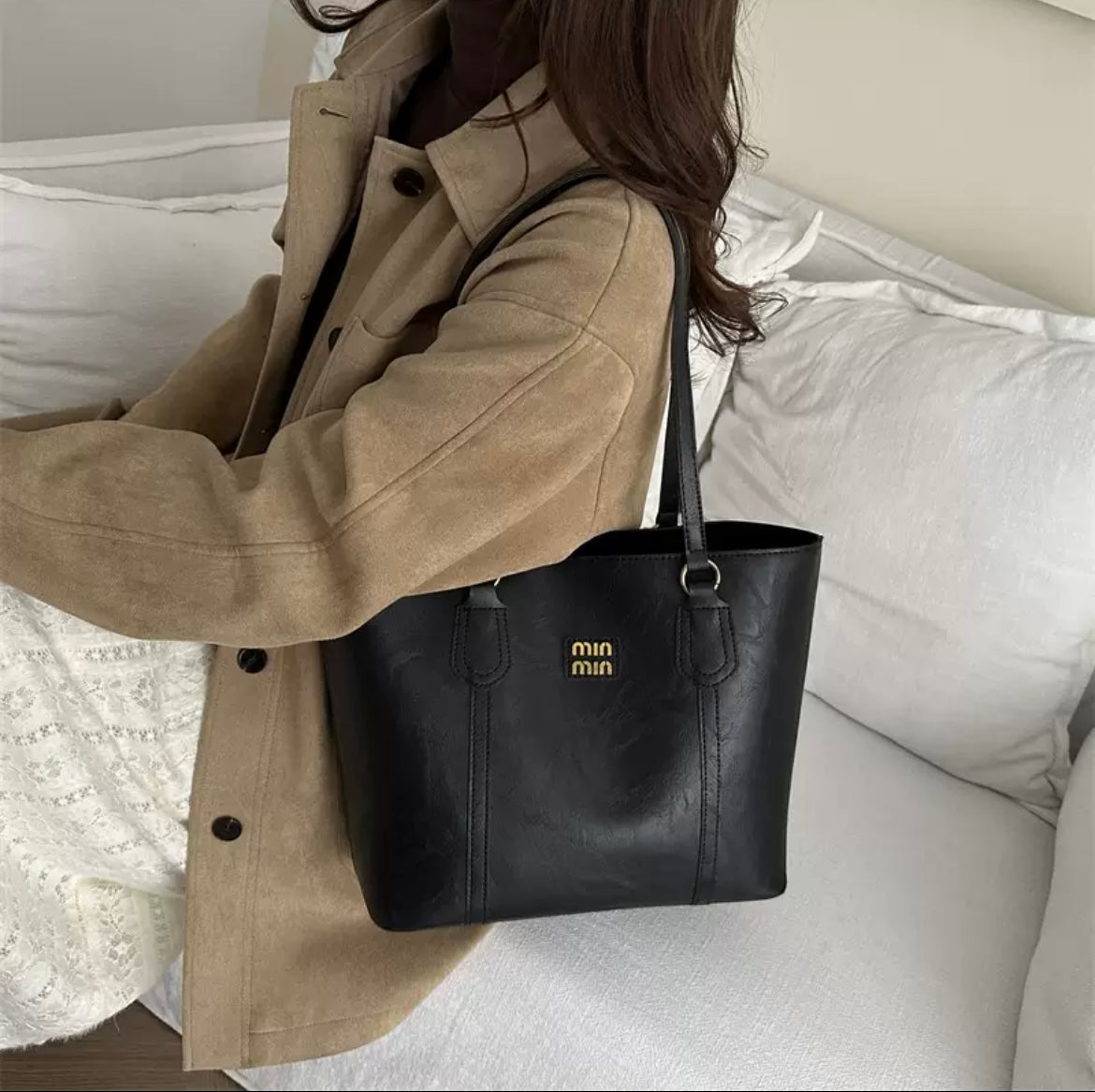 Luxury Leather Shoulder Bag – Elegant Women’s Everyday Handbag