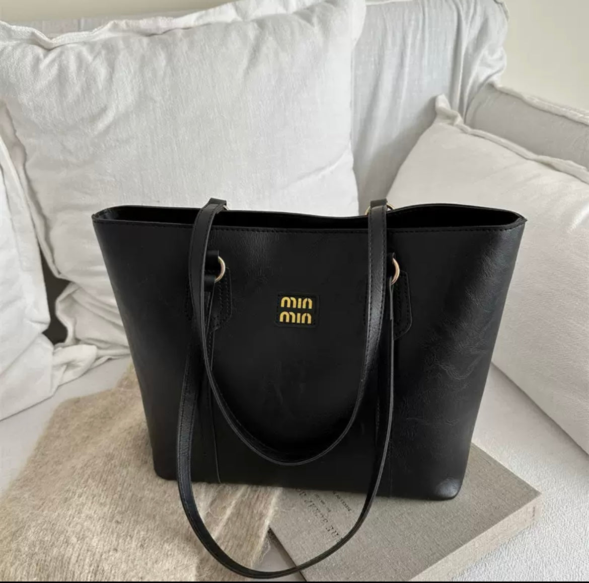 Luxury Leather Shoulder Bag – Elegant Women’s Everyday Handbag