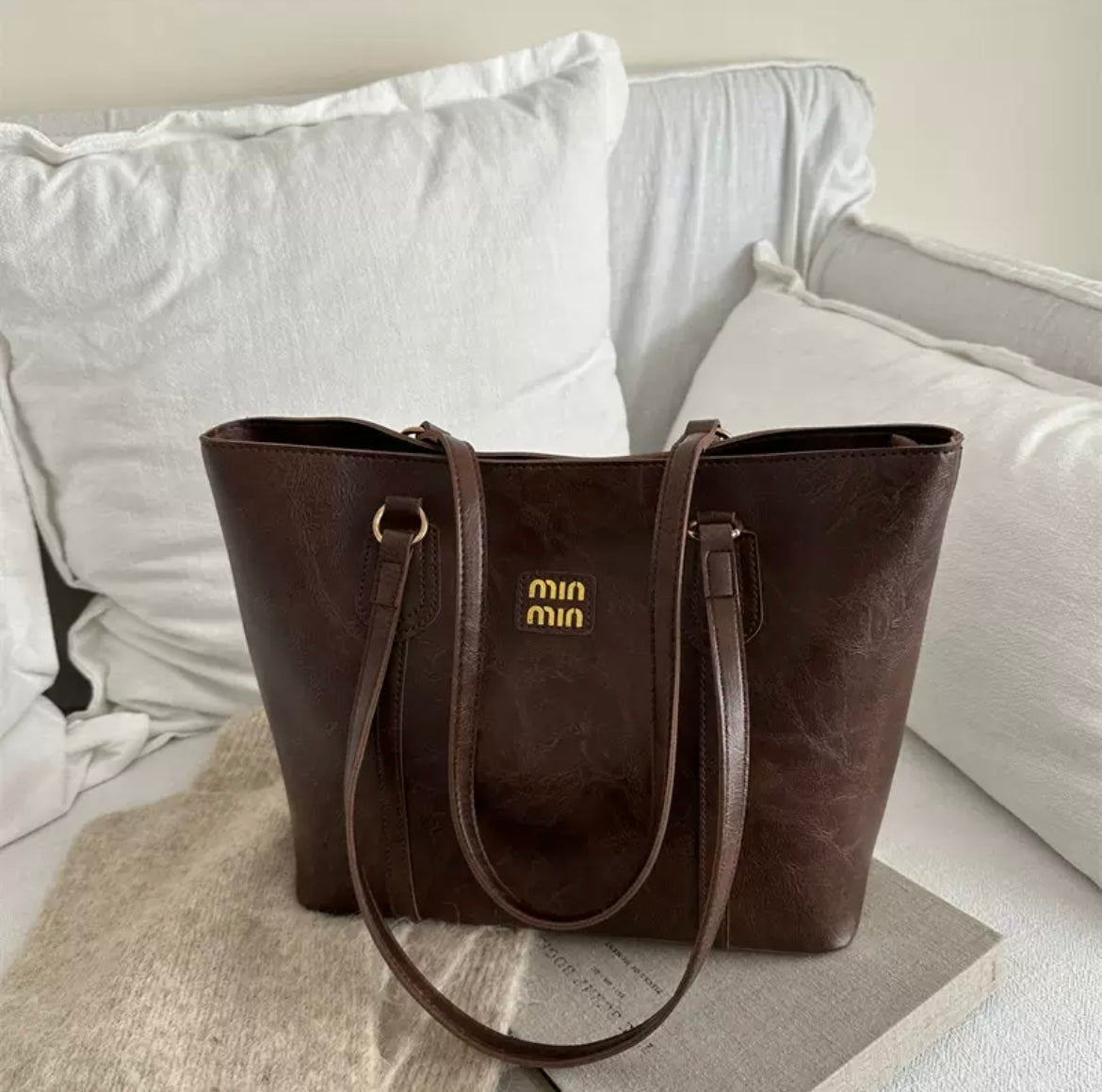 Luxury Leather Shoulder Bag – Elegant Women’s Everyday Handbag